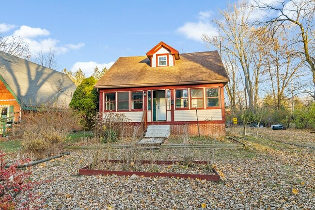 Photo - 906 Harrow Rd