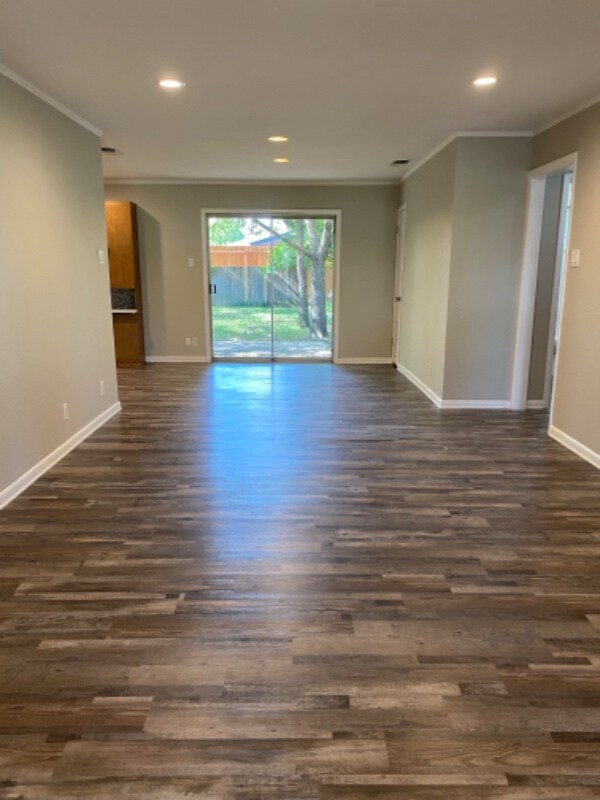 Photo - 313 Hanover Ln