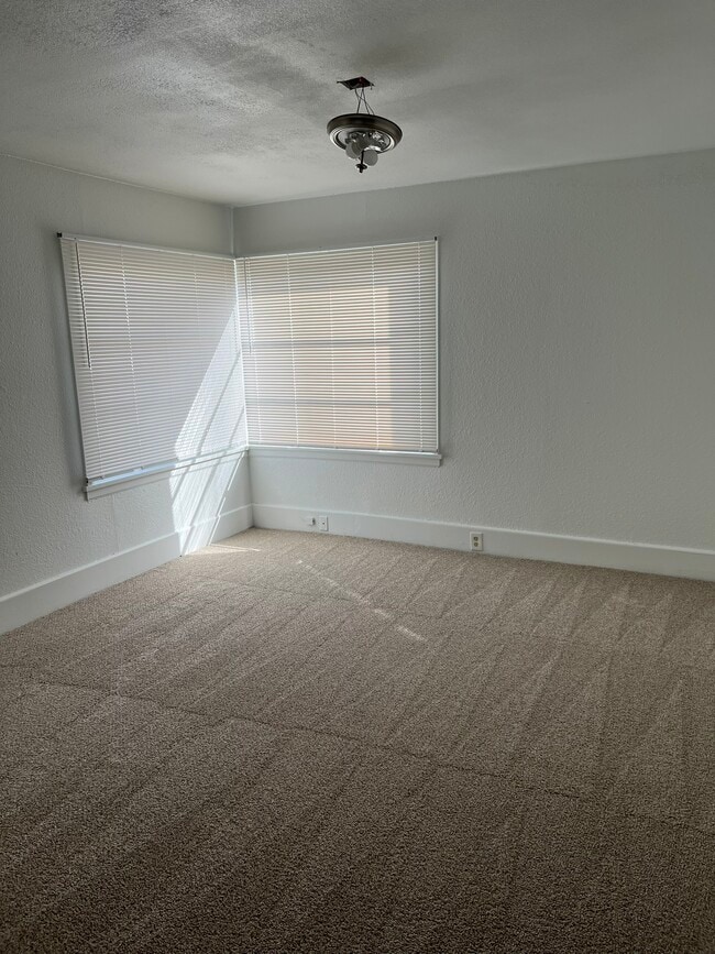 Photo - 815 N 42nd St