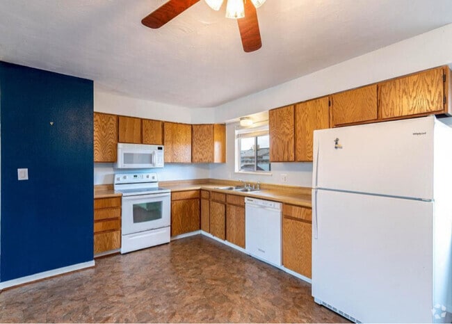 Building Photo - 3217-D 1/2 D 1/2 Rd Unit A Rental