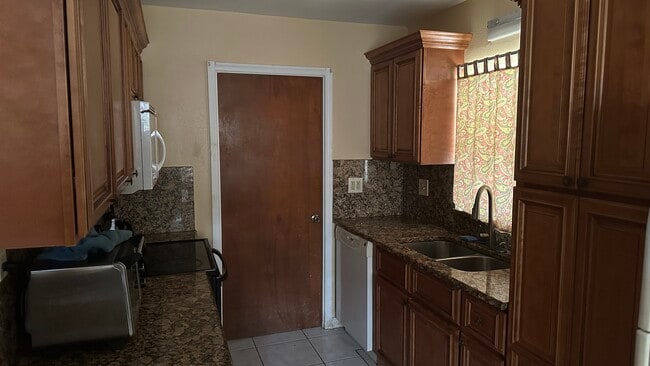 Photo - 1618 Henry St