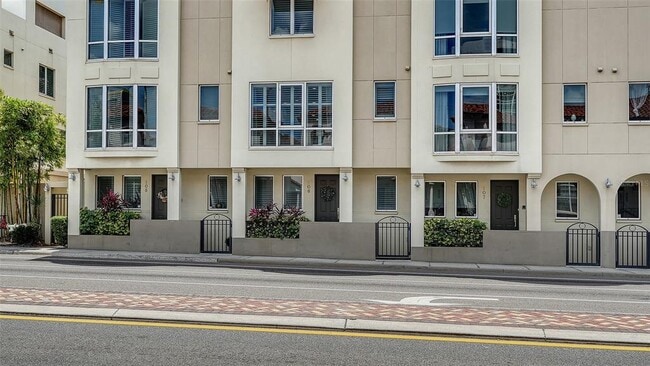 Photo - 235 Cocoanut Ave Unidad 106-B