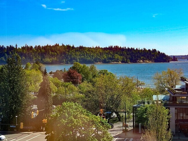 475 13th St Unit 601 – 3 Bedroom 2 Bathroom Apartment