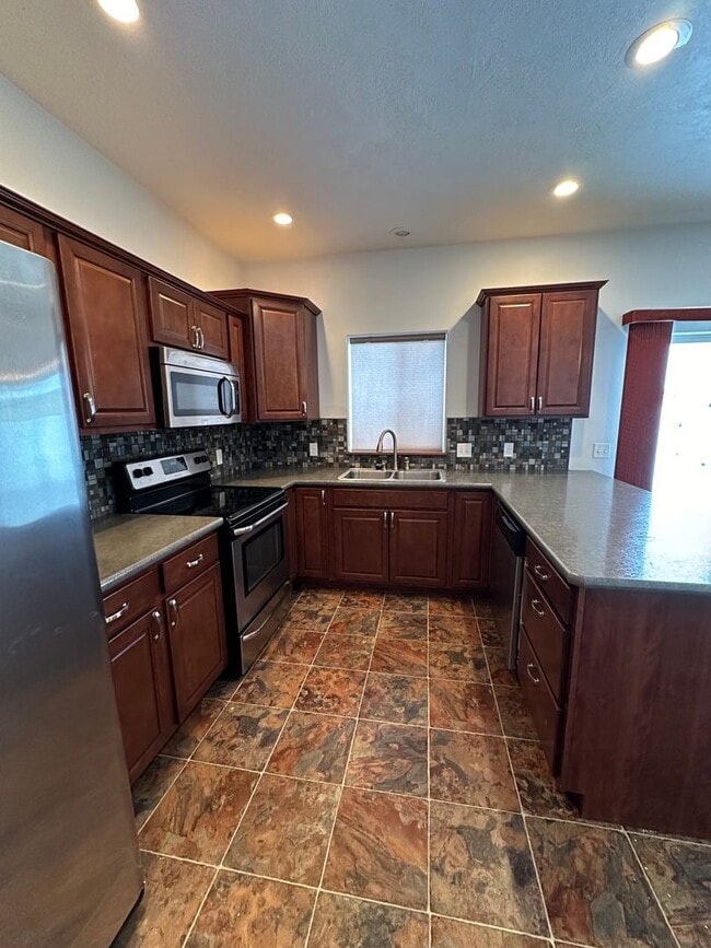 Photo - 3 Bedroom House!