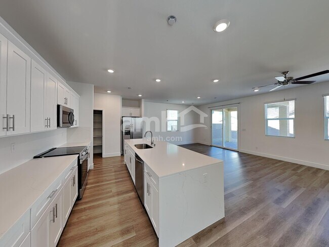 Photo - 5864 Vaes Dothrak St