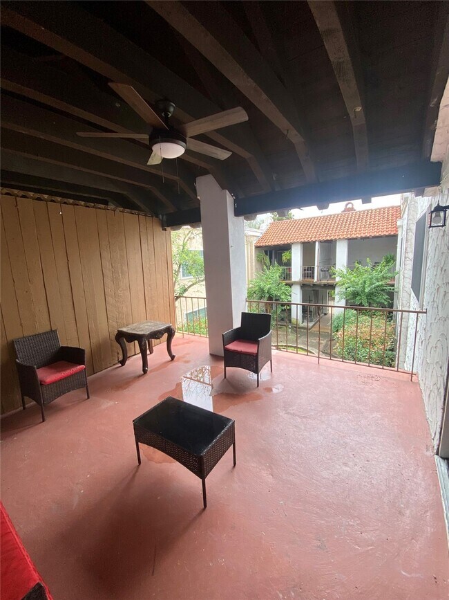 Building Photo - 2744 Briarhurst Dr Unit 38 Rental