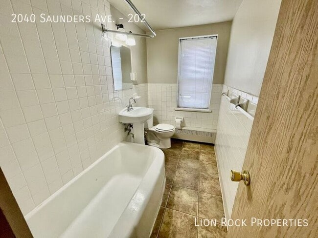 Photo - 2040 W Saunders Ave Unidad 202
