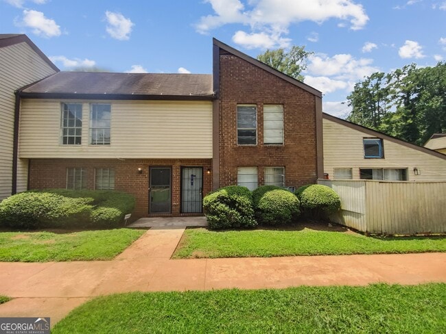 Building Photo - 3250 Strawberry Ln