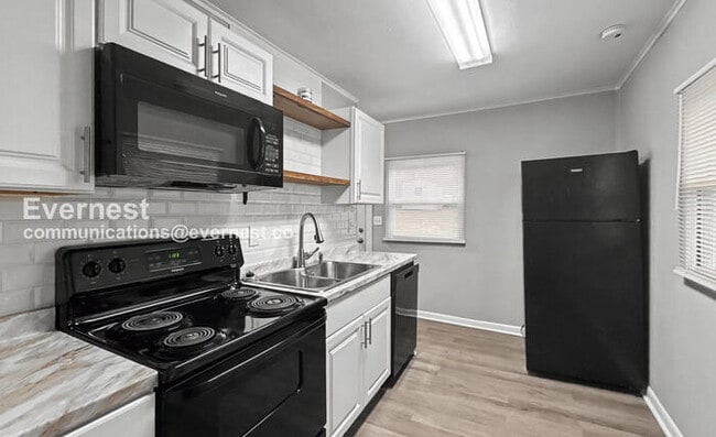 Photo - 500 Swann Dr