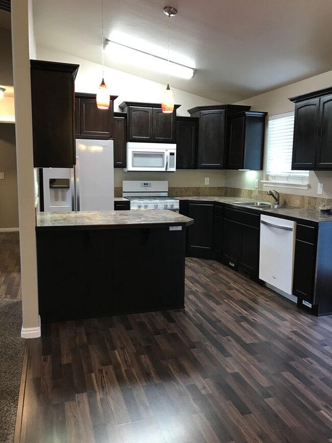 Photo - 2496 Forge St