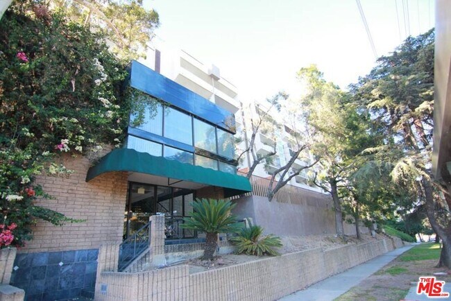 Photo - 3949 Los Feliz Blvd Unidad 307 Rental