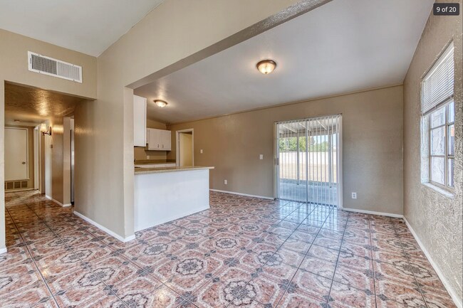 Photo - 2430 W Glenrosa Ave