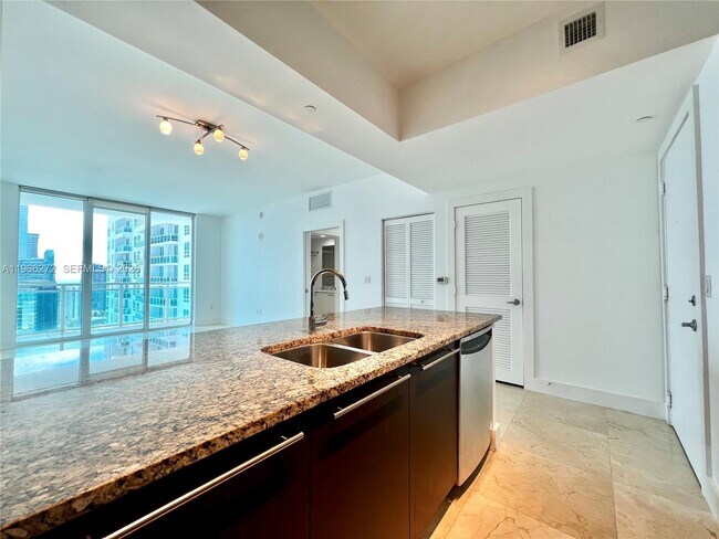 Photo - 950 Brickell Bay Dr Unit 3903