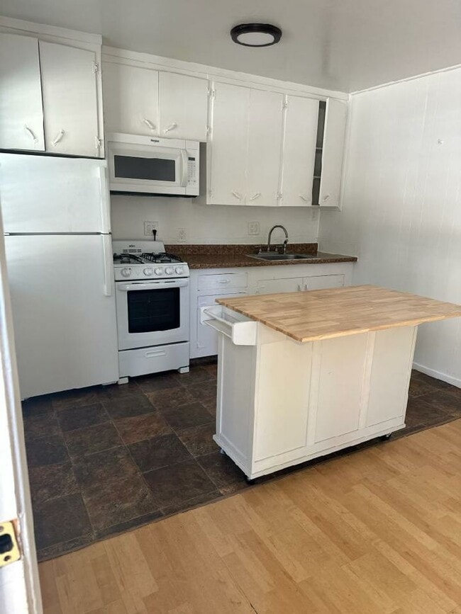 Photo - Very Cute Cozy Cabin Style 1BD 1BA Duplex!!! Available on 4/6/26