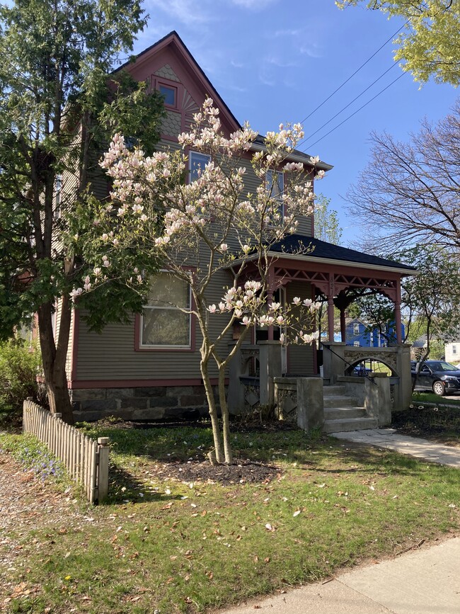 Photo - 821 W Liberty St Unidad 1