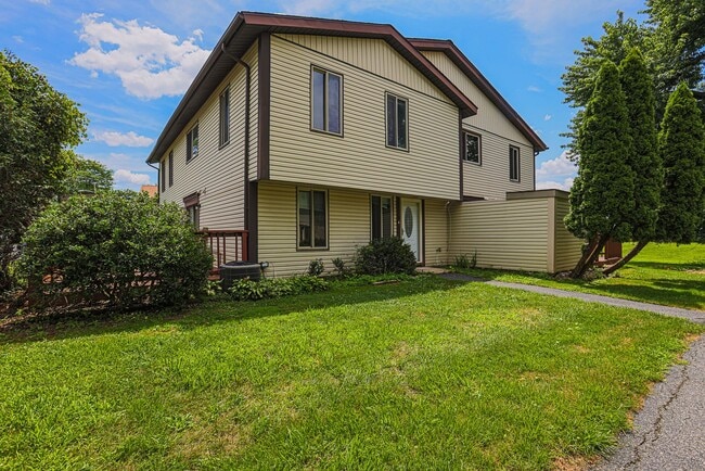 Photo - 14 King Henry Cir