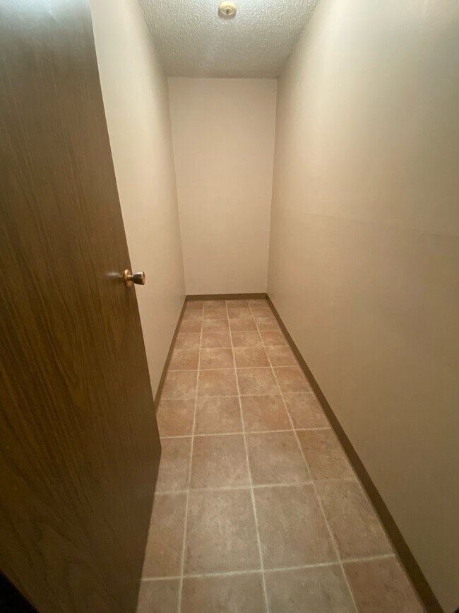 Photo - 10312-10395 95 Ave