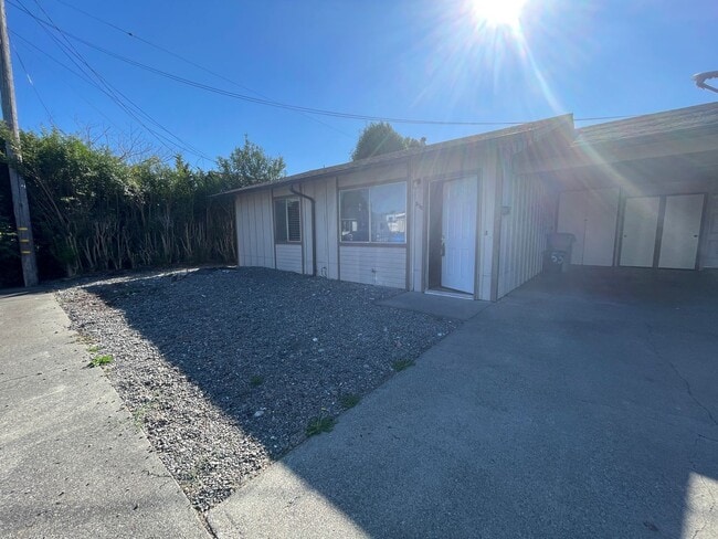 Building Photo - 520-550 Summer [PRM: Marlene] (4) Unit 550 Summer [PRM: Marlene] Rental