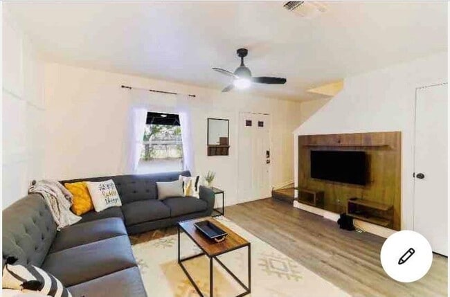 Photo - 200 Laurel Dr
