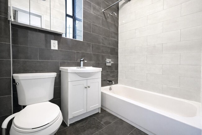 Photo - 546 Isham St Unit AA