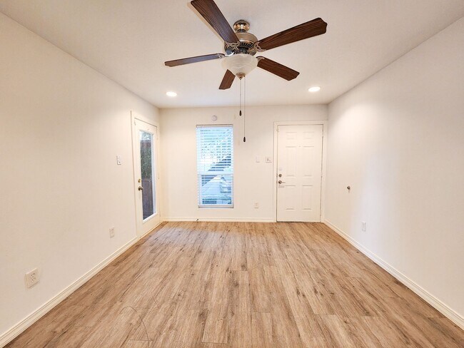 Photo - BEAUTIFUL REMODELED 1 BEDROOM 1 BATH CONDO. GREAT LOCATION!