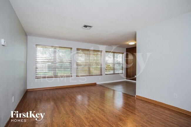 Photo - 607 Faber Dr