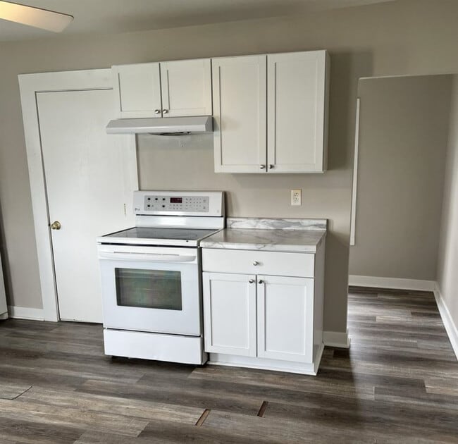 Photo - 109 W Benton Ave