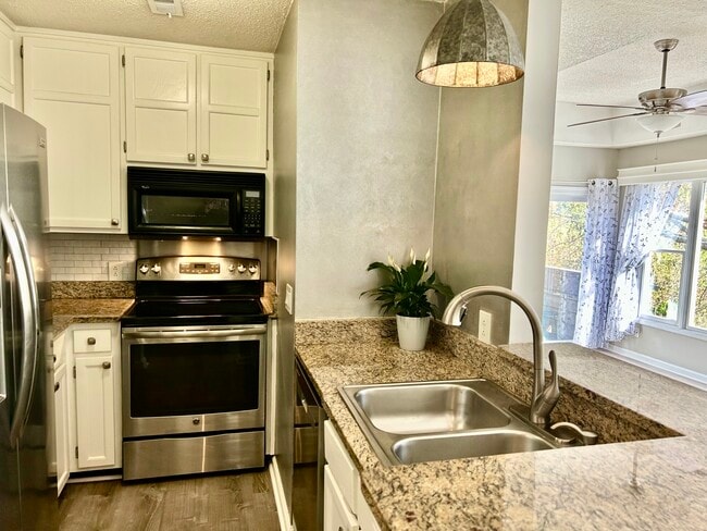 Kitchen - 1101 E Morehead St Unit #48