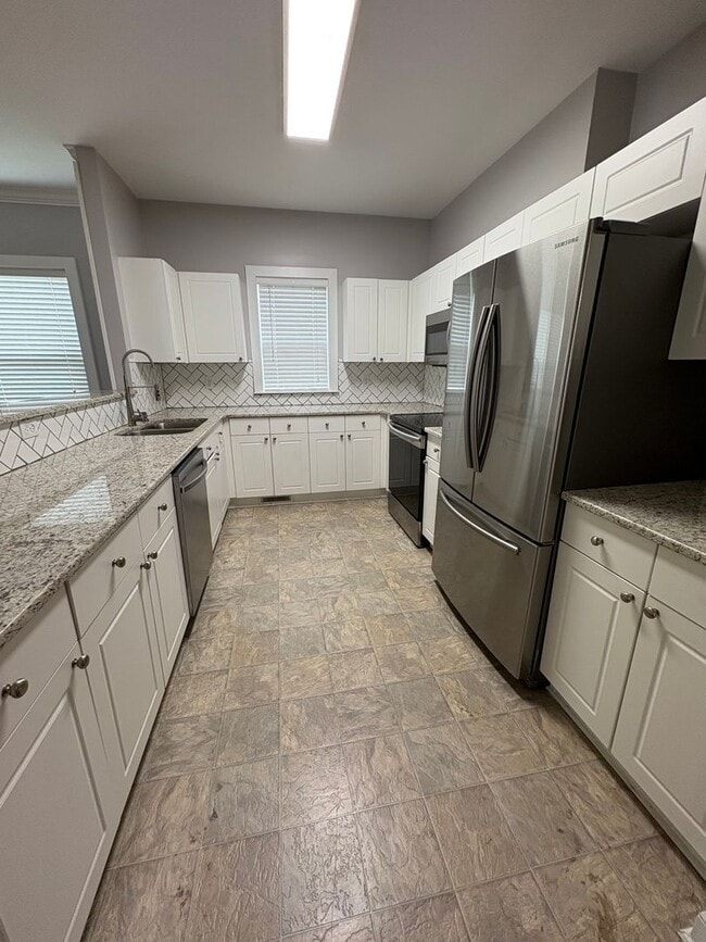 Photo - 3 Bedroom 2 Bath home a few minutes from ...