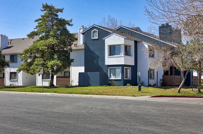 Redfield Ridge - Redfield Ridge Apartments