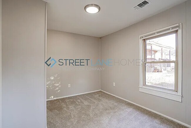 Photo - 901 E South 2nd St