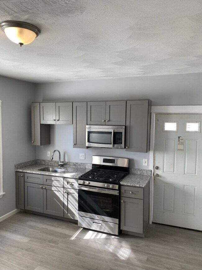 Building Photo - 22DOWN Unit 2