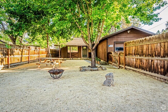 Building Photo - Fully Remodeled 3BR/1BA in the Heart of Bend Rental