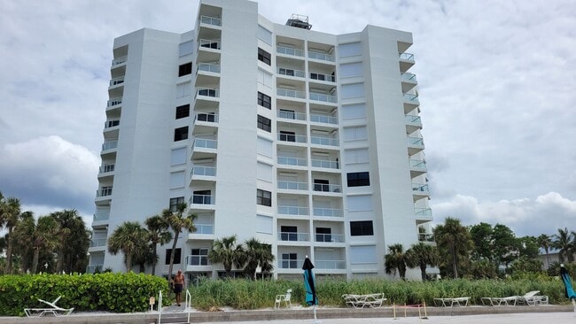 Building Photo - SEASONAL SHORT-TERM 1-BED 1 BATH CONDO ON LONGBOAT KEY. BEACH ACCESS