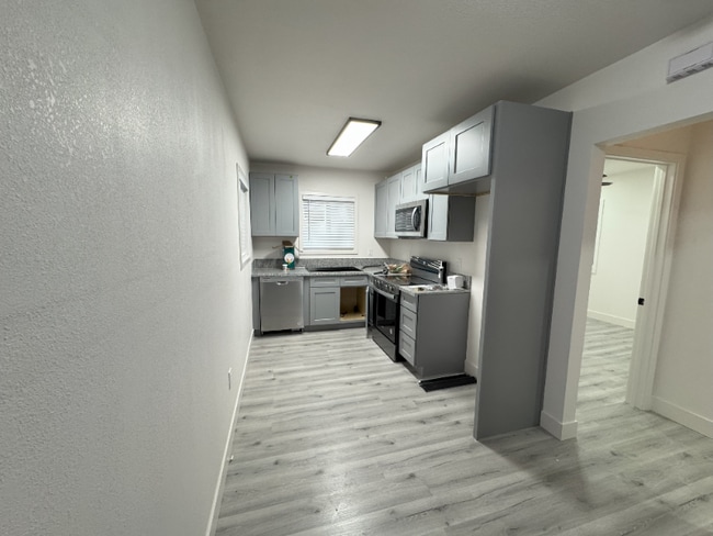 Photo - 2300 Brundage Ln