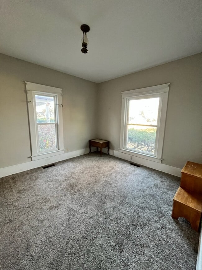 Photo - 410 W 9th St