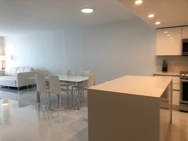 Photo - 19390 Collins Ave Unit 911