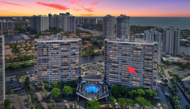 Building Photo - 3731 N Country Club Dr Unit 1526