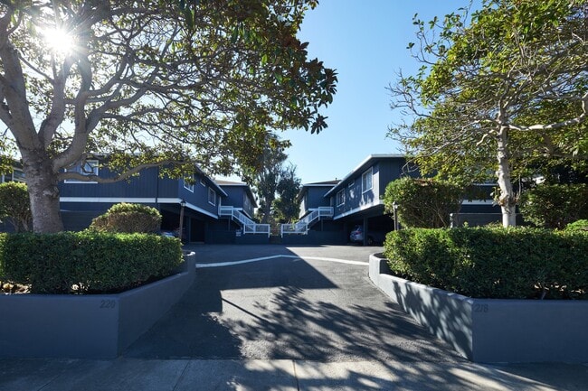218-220 Cypress SM