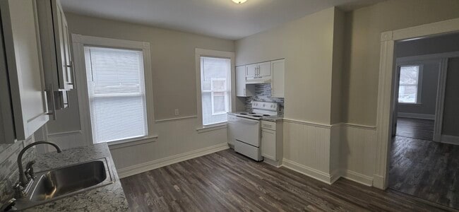 Building Photo - 114 Cedar Hill Ave Unit 1