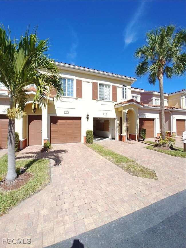 Building Photo - 20140 Estero Gardens Cir Unit 204