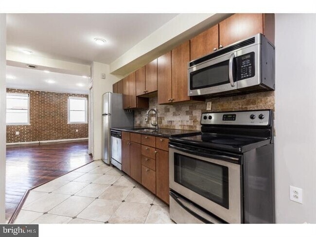 Building Photo - 1233 N 16th St Unit C Rental