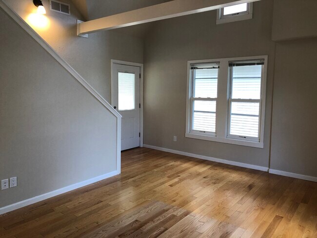 Photo - 954 1/2 Jenifer St Unit 954.5