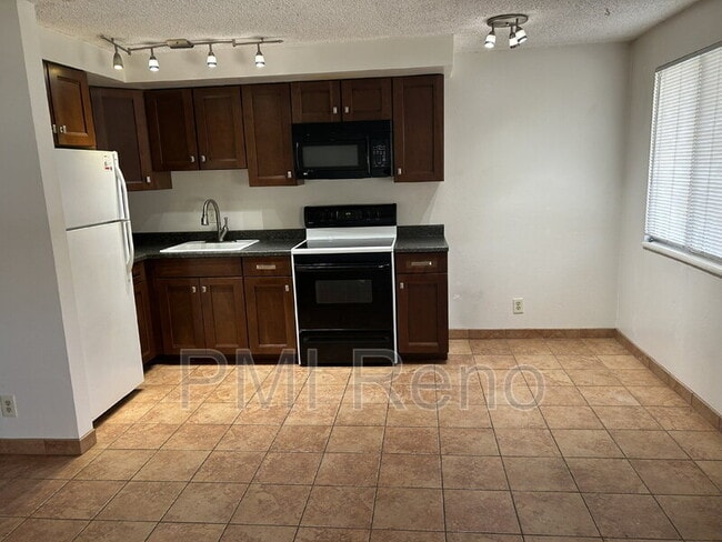 Photo - 370 La Rue Ave