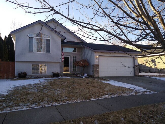 Photo - Beautifully updated 4 bedroom 2 bath Post ...