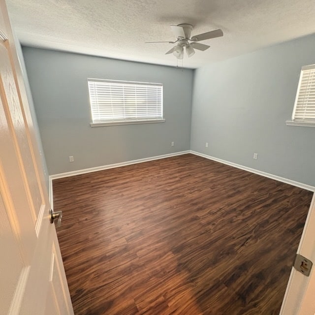 Photo - 733 Oleander Dr SE