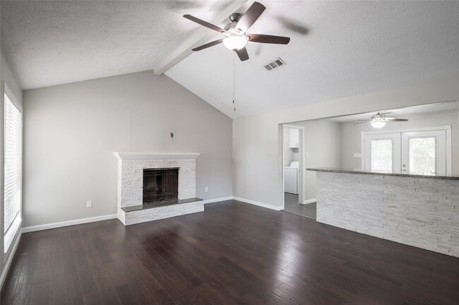 Photo - 809 Newport Blvd