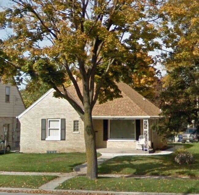 Building Photo - 3BR SINGLE FAMILY, NICE!!, BRICK, PARKING,... Rental