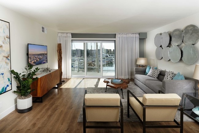 Wayfarer® Apartments + Marina