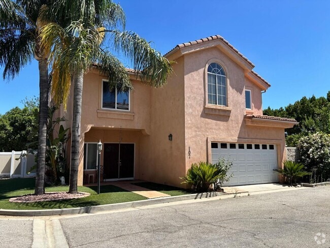 Building Photo - Welcome to this stunning 3-bedroom, 2.5-ba... Rental